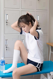 《我的游泳女教练》免费