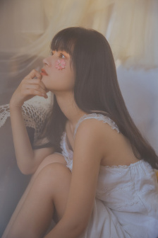 两个女人和一个男人是